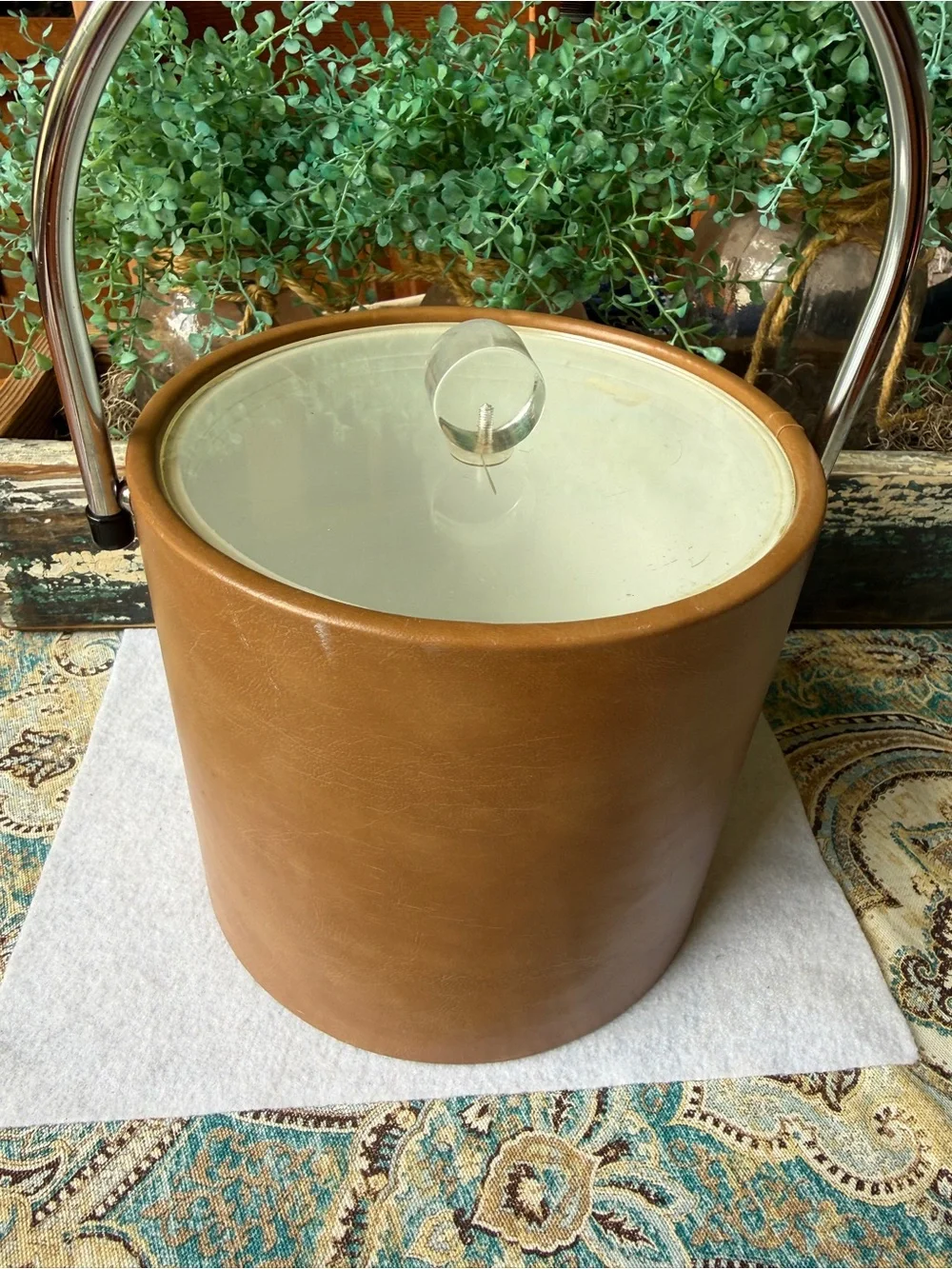 Mid Century Modern Naugahyde Ice Bucket Lucite Lid Chrome Handle Brown Barware
